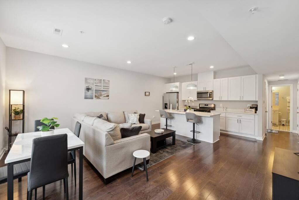 Spacious 3Bedroom Duplex With Rooftop Deck! Washington Exterior photo